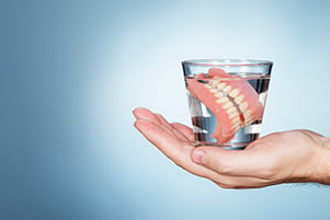 201911-PERIO-gum-disease-no-teeth-529047447